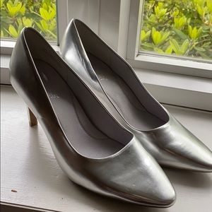 aerosoles silver pumps